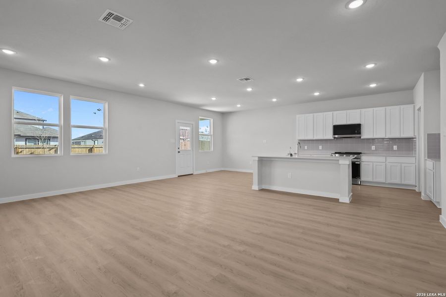 Spacious, unfurnished interior of a new home in Millican Grove, San Antonio (Image 20).