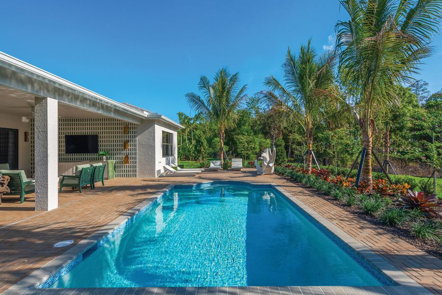 Representative exterior details of a home built from the Bahama by GL Homes in Valencia Harbor (55+), Fort Myers (Image 3).