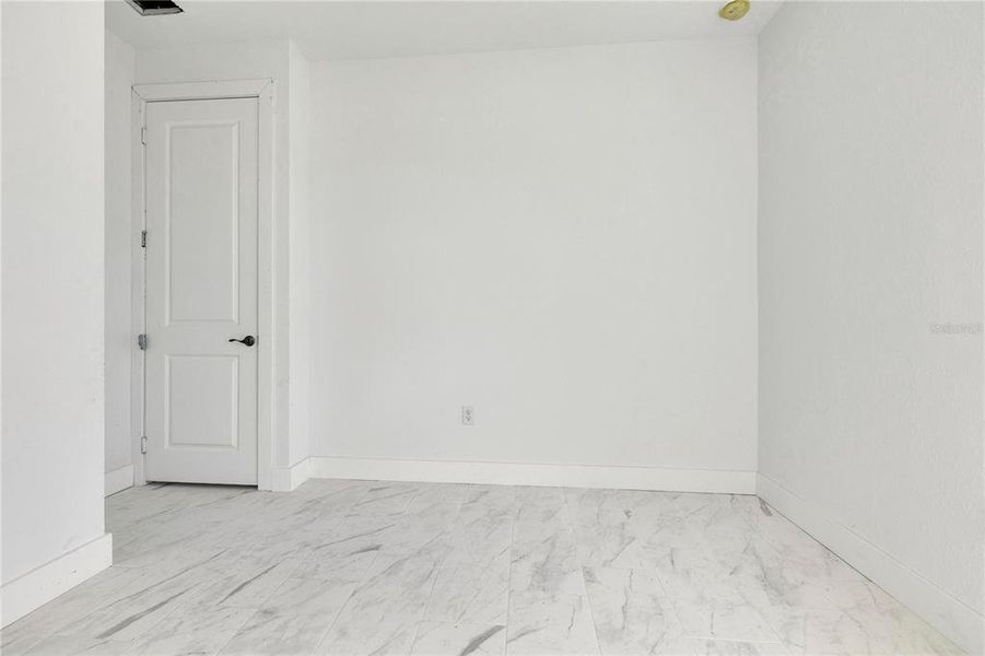 Spacious, unfurnished interior of a new home in , Englewood (Image 11).