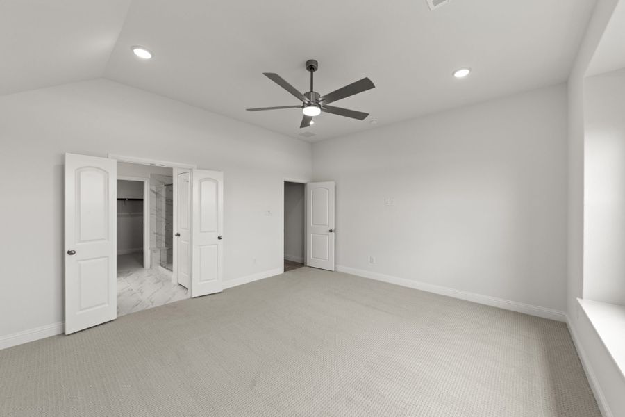 Spacious, unfurnished interior of a new home in Creekview Meadows, Pilot Point (Image 17).