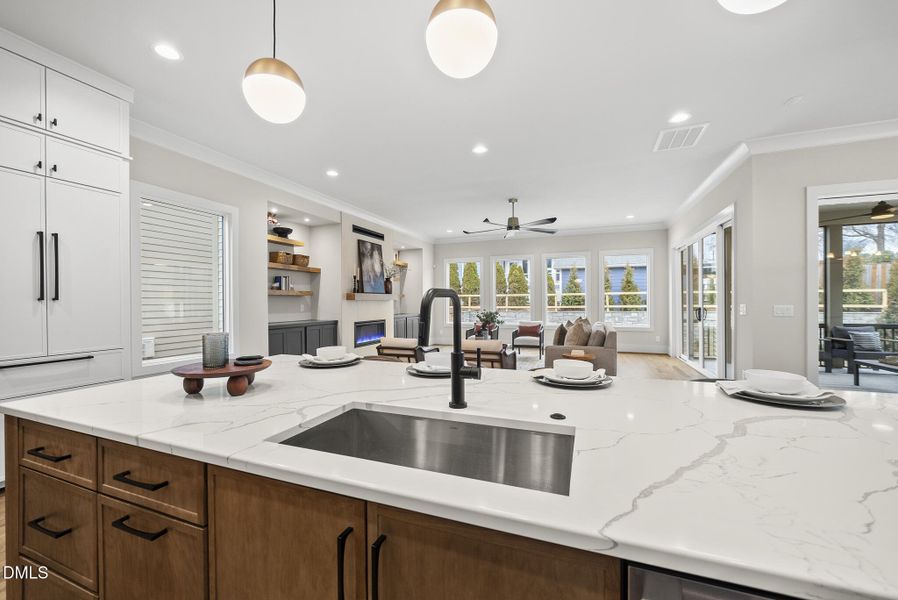 10 - 407 Waldo - Kitchen