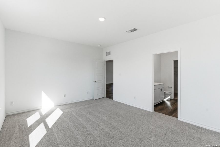 Spacious, unfurnished interior of a new home in Horizon Ridge, San Antonio (Image 15).