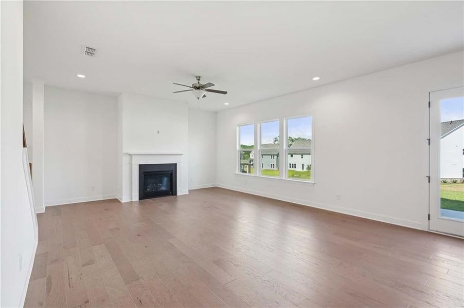 Spacious, unfurnished interior of a new home in East Harbor II at Chestatee, Dawsonville (Image 33).