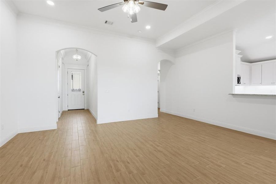 Spacious, unfurnished interior of a new home in , Tolar (Image 32).