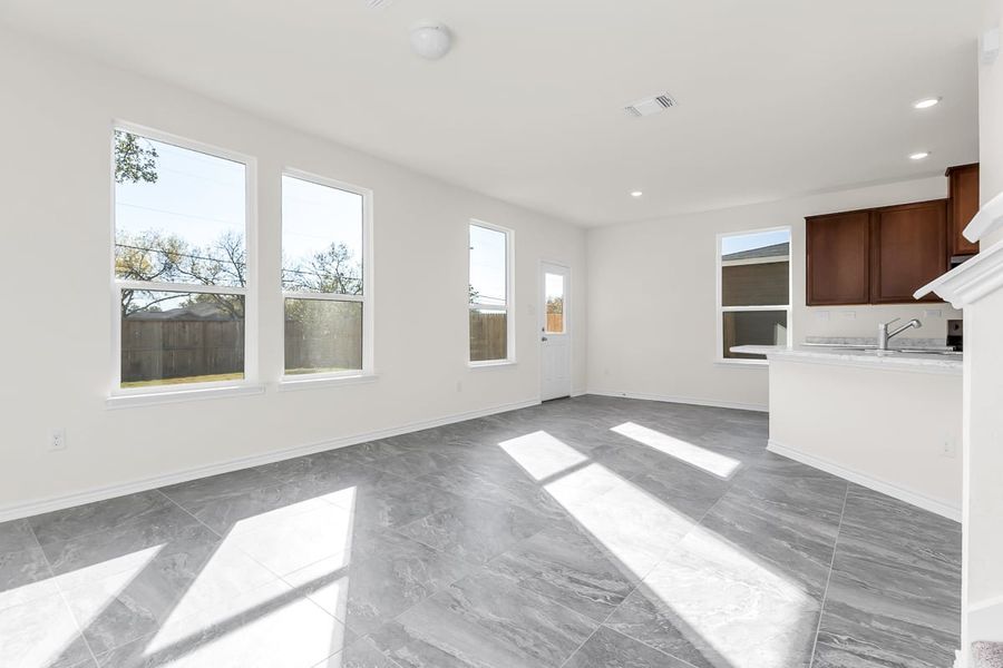 Spacious, unfurnished interior of a new home in Spanish Trails Villas, San Antonio (Image 5). Spacious, unfurnished interior of a new home in Spanish Trails Villas, San Antonio (Image 5).