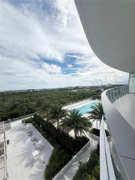 Condo located in North Miami, FL showcasing its design and architecture (Image 4). Condo located in North Miami, FL showcasing its design and architecture (Image 4).