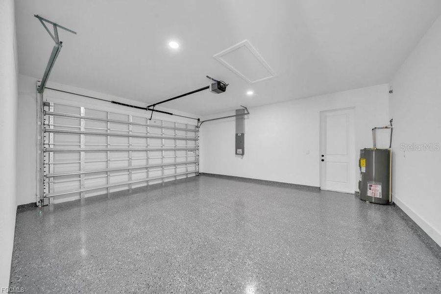 Spacious, unfurnished interior of a new home in , Lehigh Acres (Image 25).