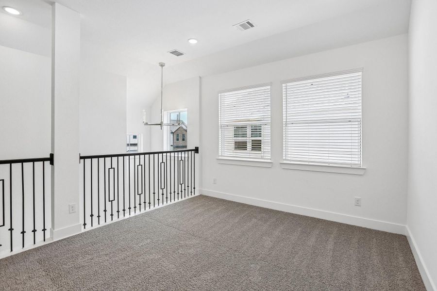 Spacious, unfurnished interior of a new home in Sienna 45', Missouri City (Image 24).