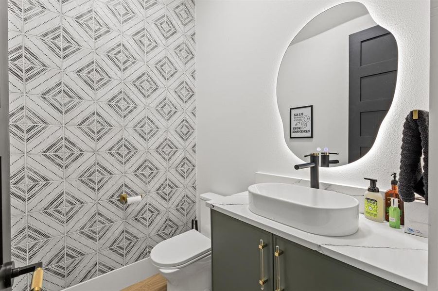 Furnished interior view inside a new home in , Frisco (Image 15).