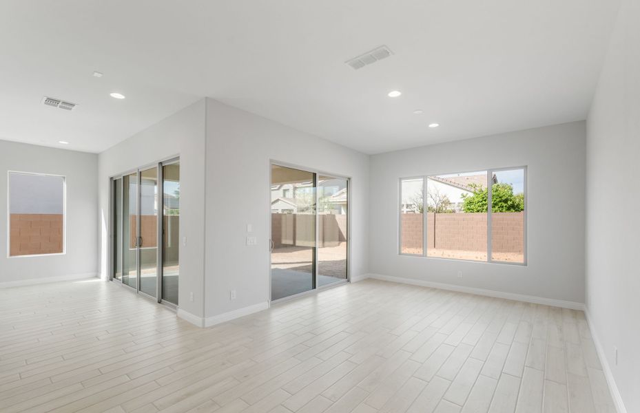 Spacious, unfurnished interior of a new home in Artisan at Asante, Surprise (Image 22).