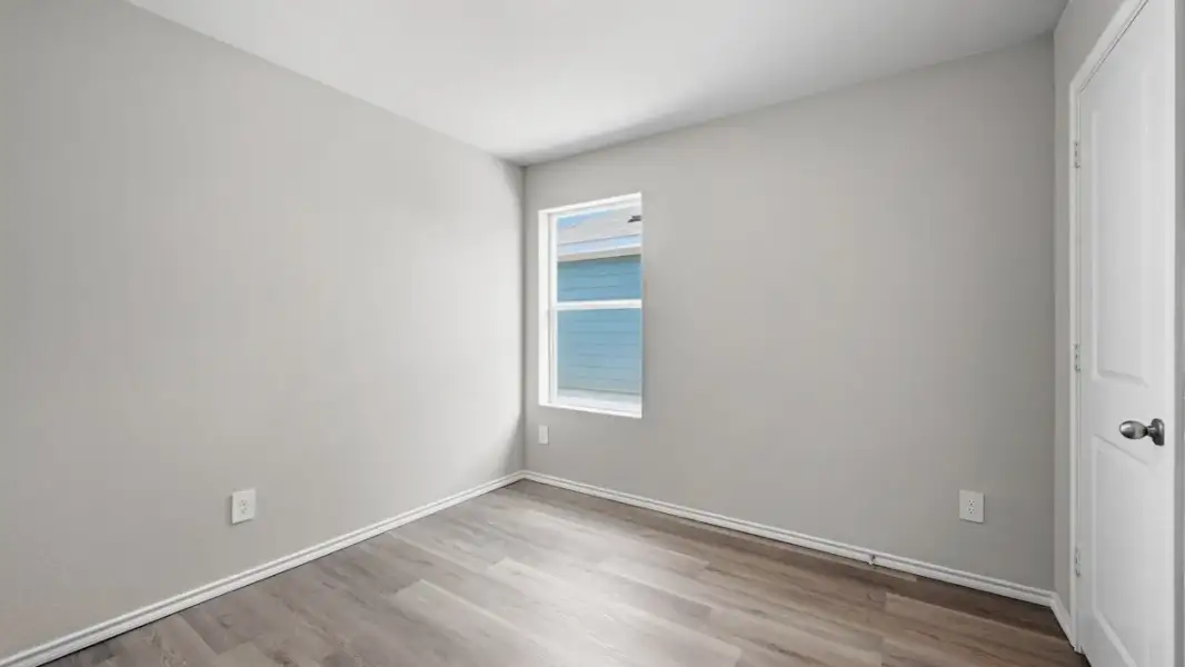 Spacious, unfurnished interior of a new home in The Canyons, Keene (Image 28).