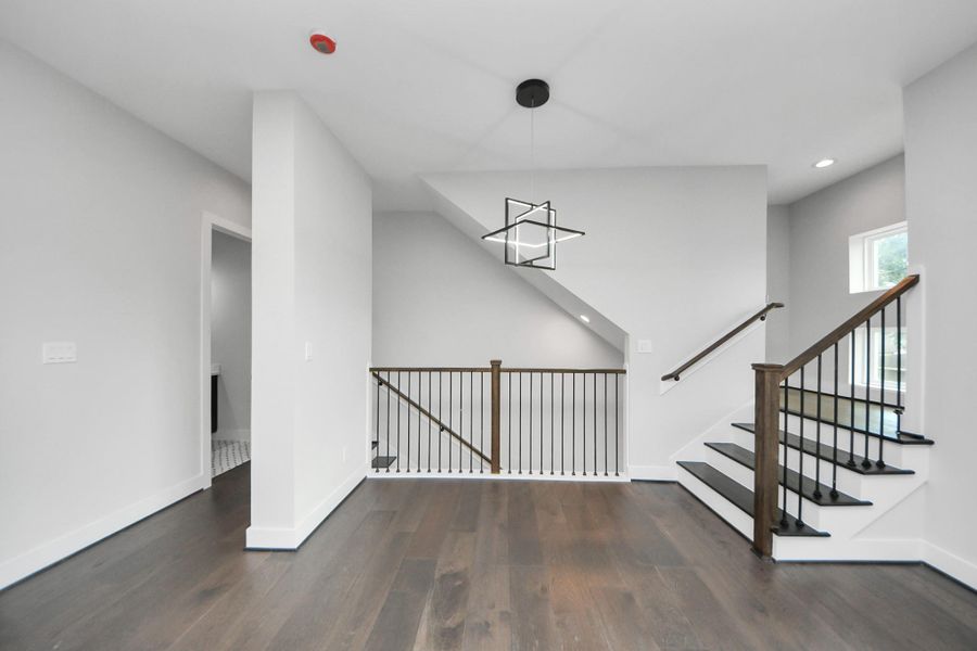 Dining area adjacent to kitchen and living room