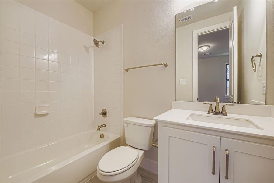 Bathroom with tub / shower combination and vanity