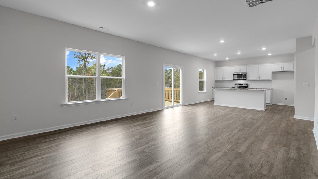 Spacious, unfurnished interior of a new home in Country Creek, Lexington (Image 27).