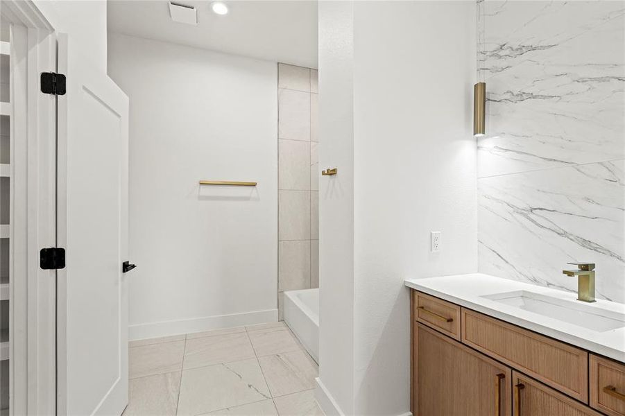 Furnished interior view inside a new home in , Dallas (Image 8).