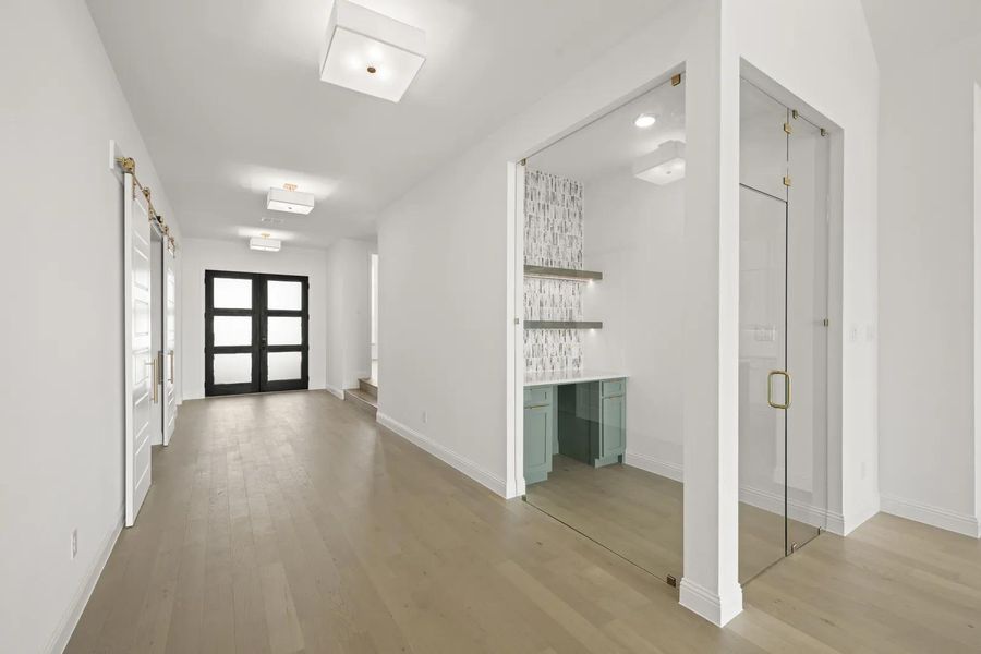 Eastland II Foyer