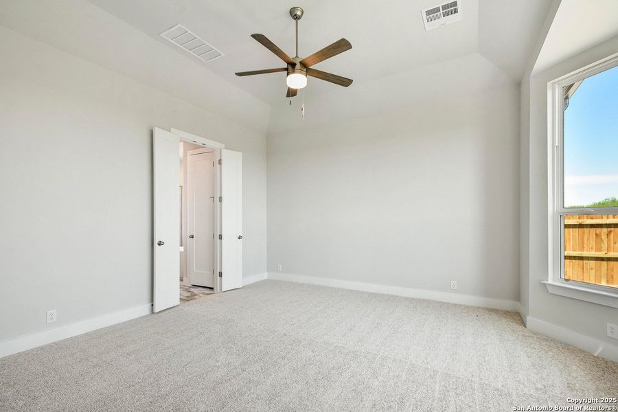 Spacious, unfurnished interior of a new home in Homestead, Schertz (Image 23).