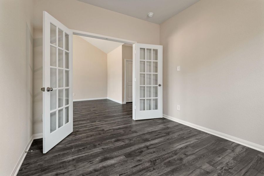 Spacious, unfurnished interior of a new home in Trails at Cochran Ranch, Waller (Image 19).