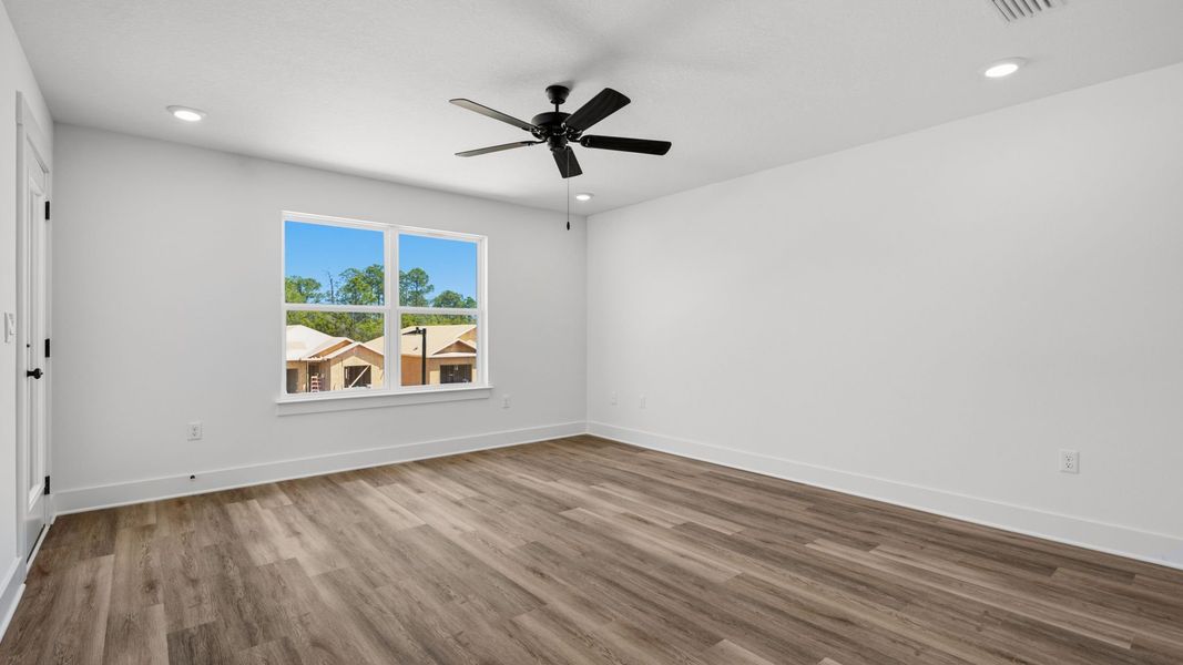 Spacious, unfurnished interior of a new home in Colonial East, Panama City Beach (Image 22). Spacious, unfurnished interior of a new home in Colonial East, Panama City Beach (Image 22).