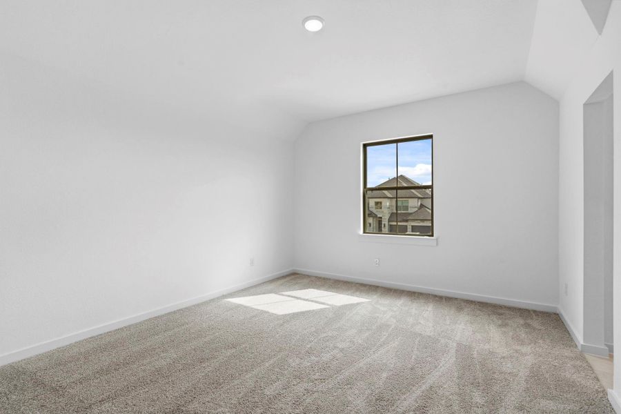 Spacious, unfurnished interior of a new home in Sienna 45', 50', Missouri City (Image 36).