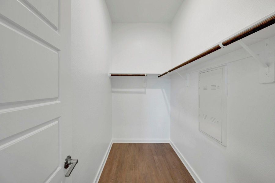 Spacious, unfurnished interior of a new home in Summerview, Fulshear (Image 36).