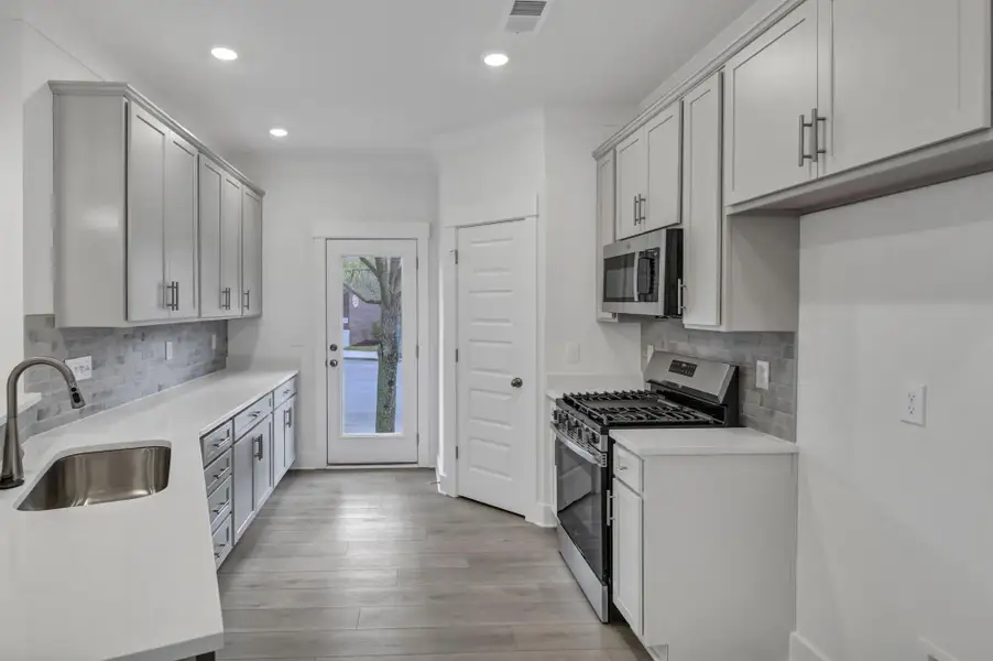 Furnished interior view inside a new home in Lake Carolina Townhomes, Columbia (Image 7).