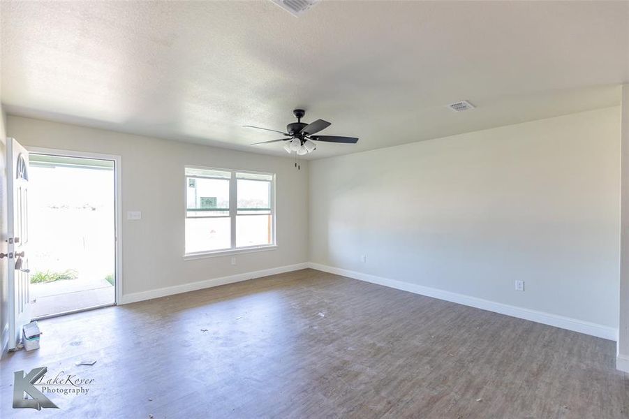 Spacious, unfurnished interior of a new home in , Abilene (Image 9).