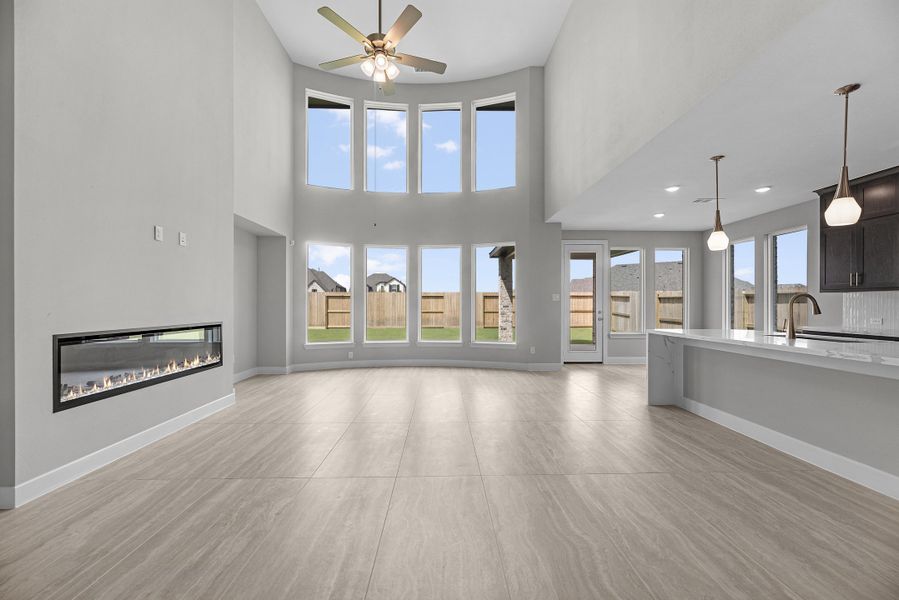 Spacious, unfurnished interior of a new home in Jordan Ranch, Katy (Image 14).