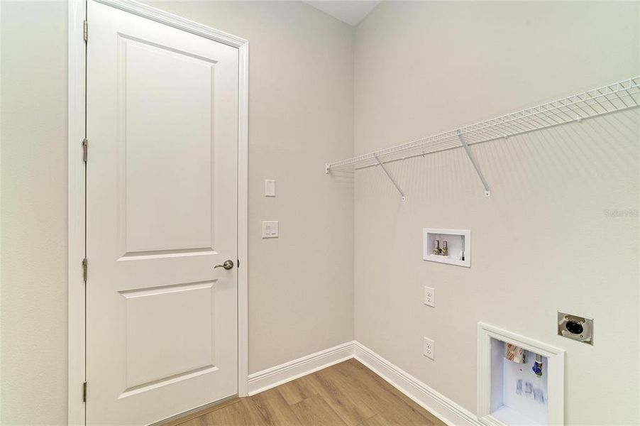 Spacious, unfurnished interior of a new home in Crestwood Estates, Valrico (Image 27).