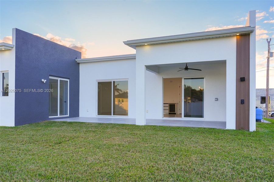 Exterior details and patio area of a home in , Cape Coral (Image 33).