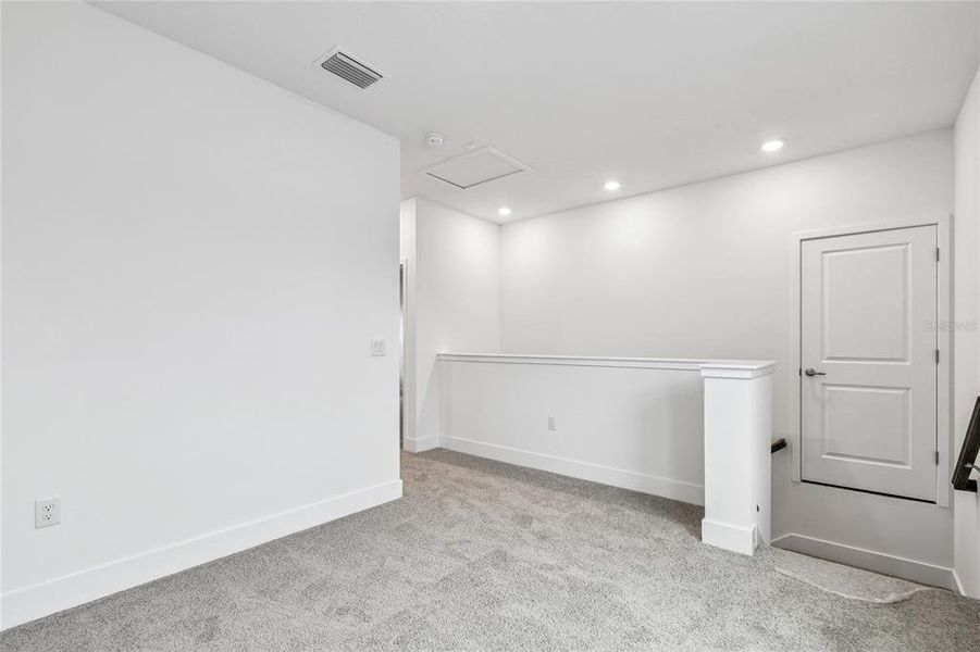 Spacious, unfurnished interior of a new home in Chapel Crossings, Wesley Chapel (Image 29).