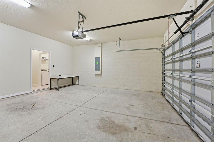 Spacious, unfurnished interior of a new home in , Clermont (Image 21).
