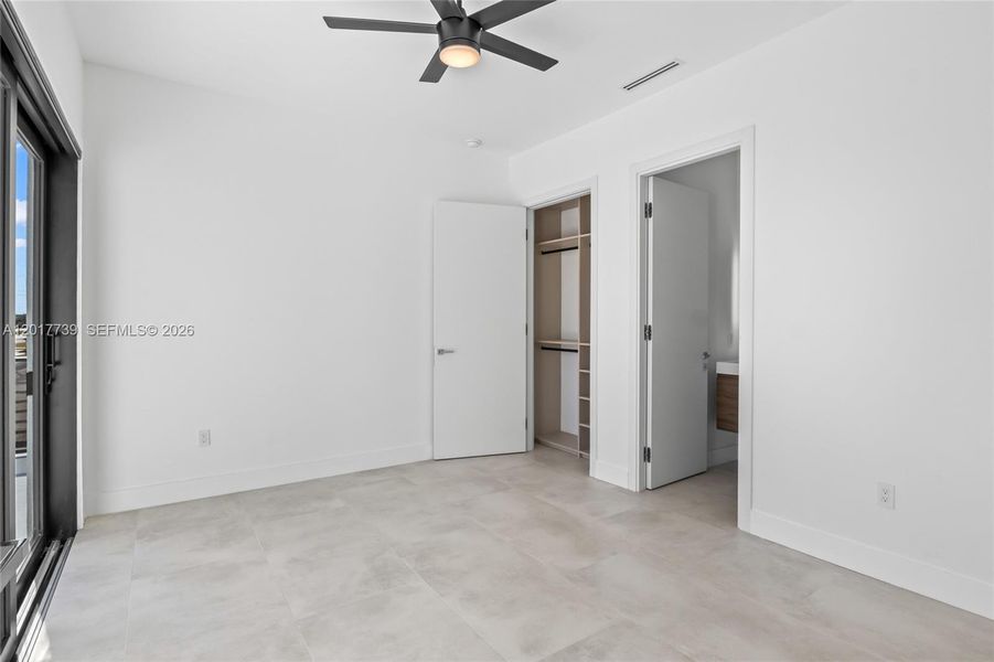 Spacious, unfurnished interior of a new home in , Cape Coral (Image 21).