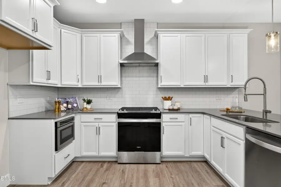 Kitchen Range Wall (Model Home)