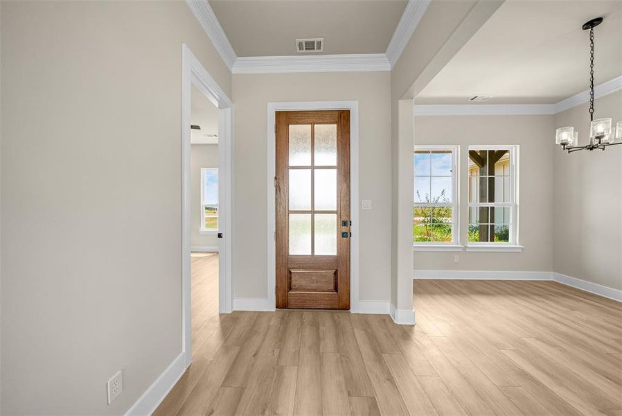 Spacious, unfurnished interior of a new home in Rocky Top, Krum (Image 22).