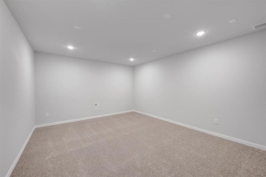 Spacious, unfurnished interior of a new home in Lilyana, Celina (Image 25).