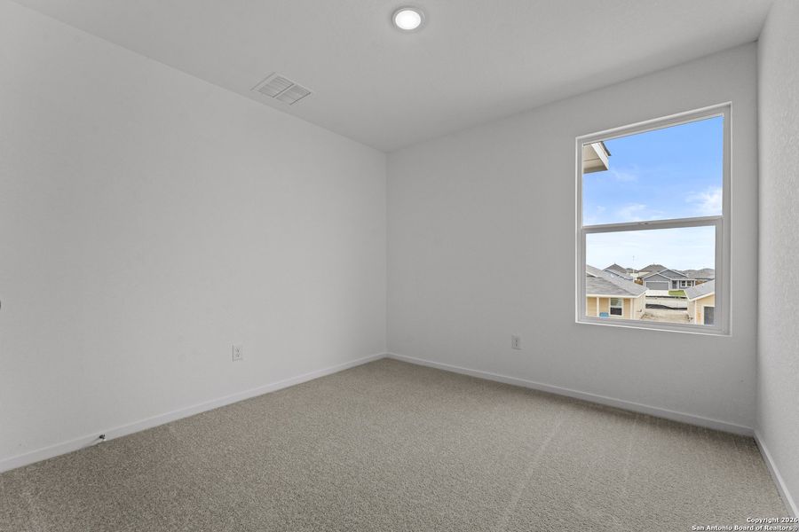 Spacious, unfurnished interior of a new home in Voss Farms, New Braunfels (Image 26).