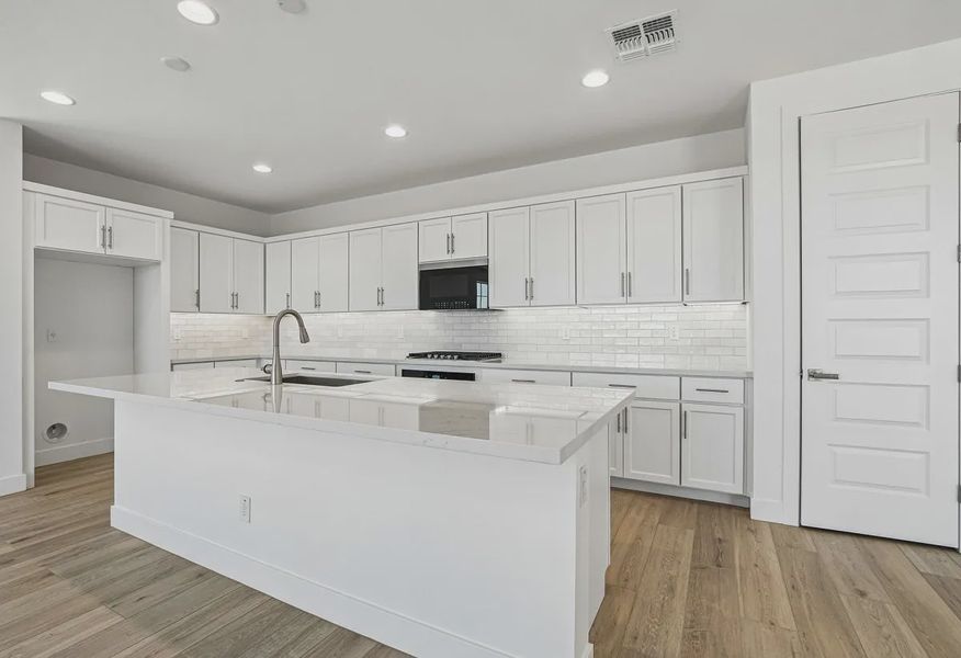 Kitchen - 8 of 13