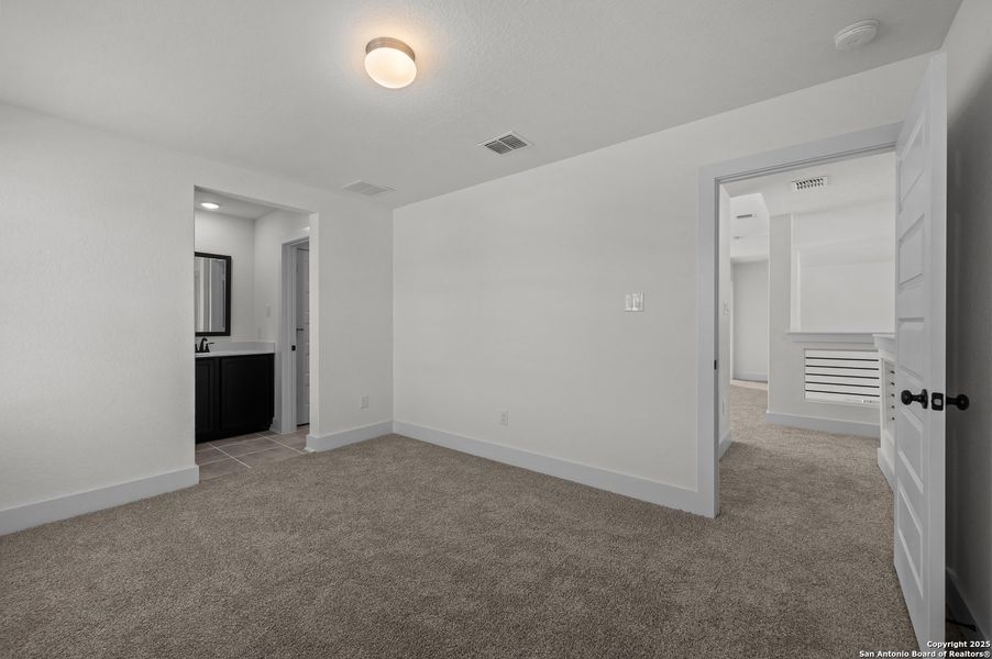Spacious, unfurnished interior of a new home in Stillwater Ranch, San Antonio (Image 24).