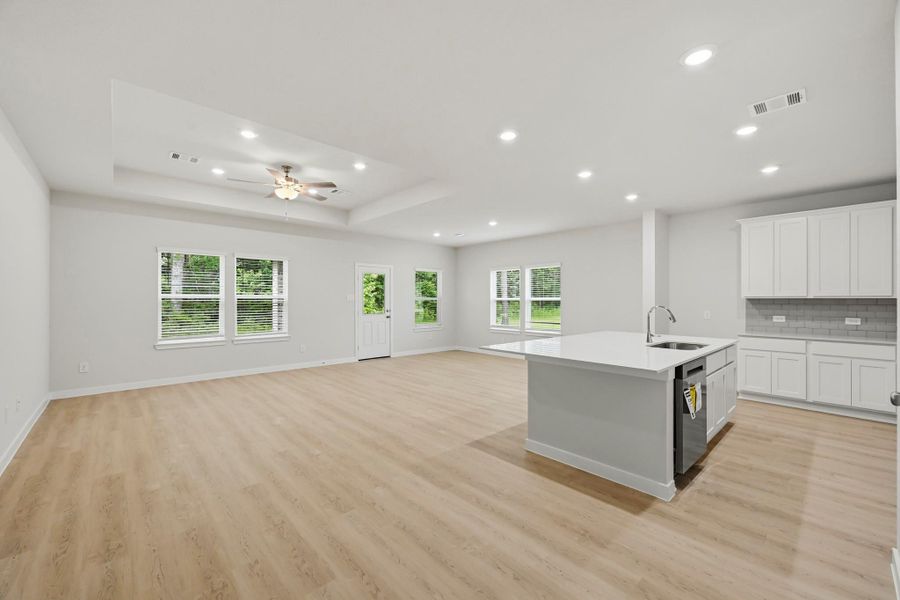 Spacious, unfurnished interior of a new home in Encino Estates, Dayton (Image 15).