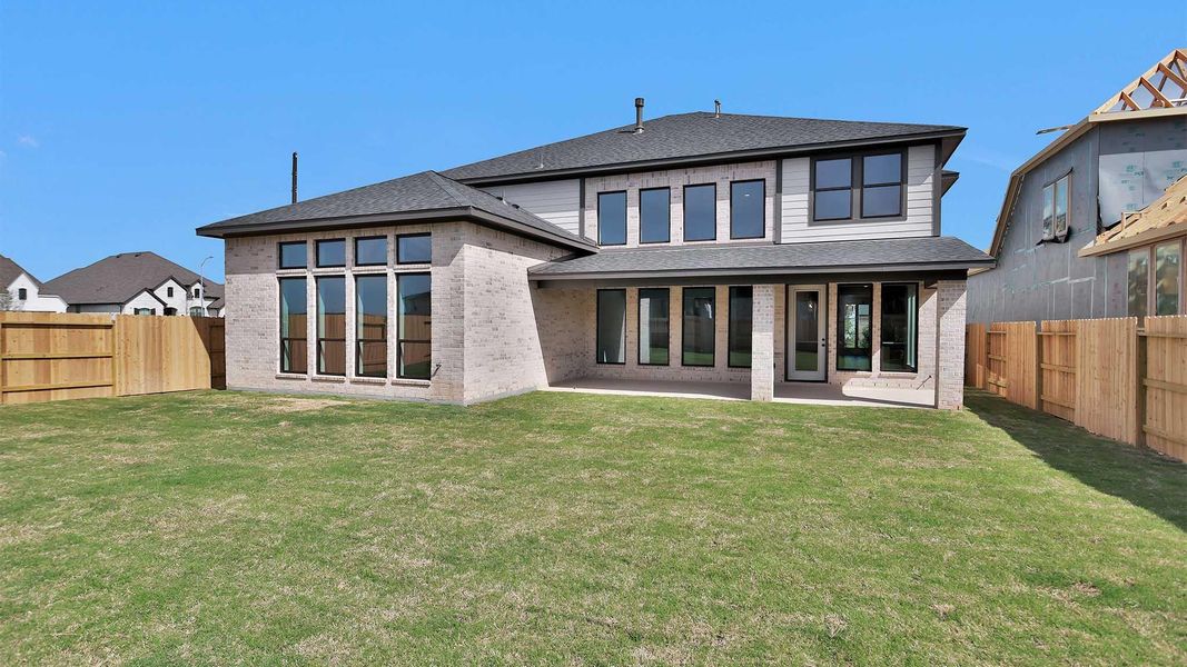 Exterior details and patio area of a home in Grange, Katy (Image 4).