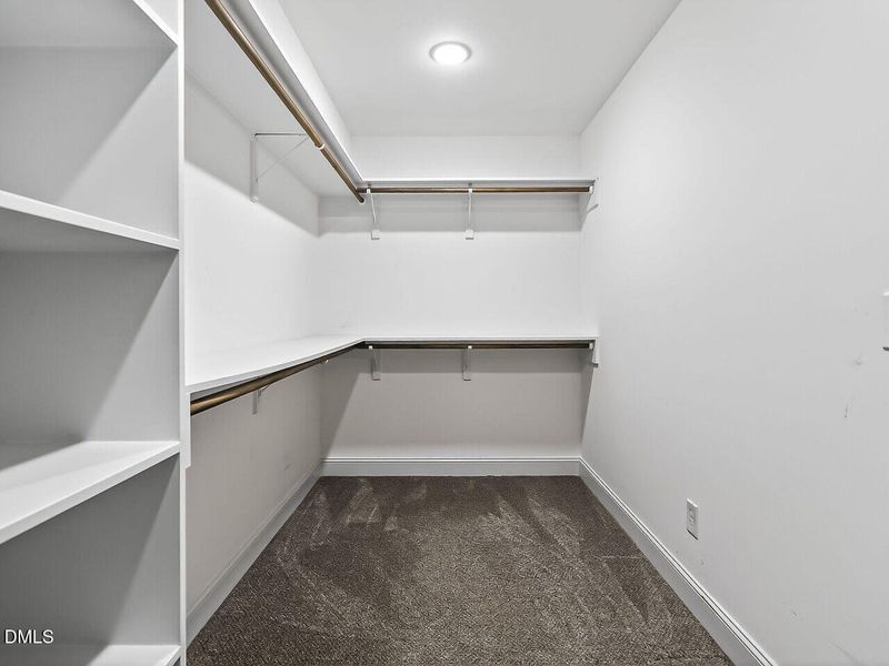 021-1280x960-closet 021-1280x960-closet