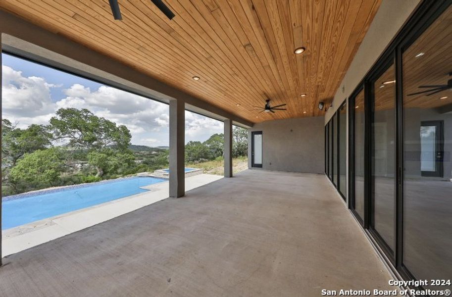 Exterior details and patio area of a home in , Bandera (Image 2).