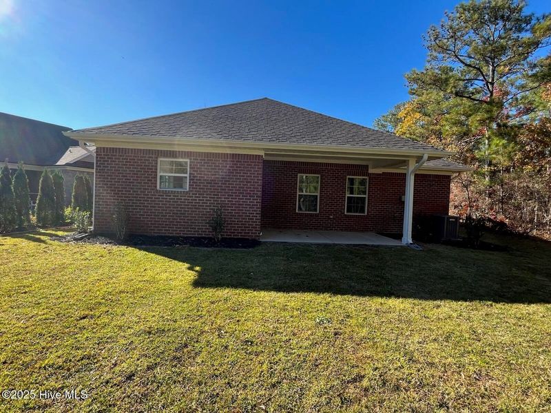 Exterior details and patio area of a home in Palmetto Creek, Bolivia (Image 3).
