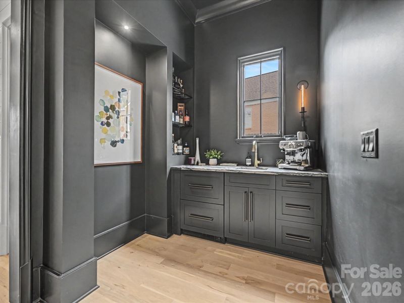 Bar/ Entertainment Bar/ Entertainment