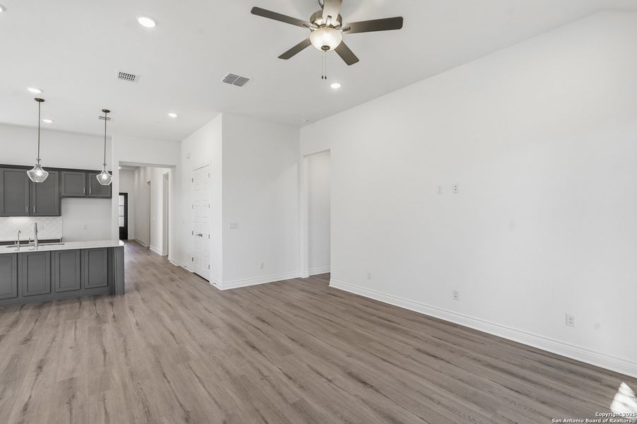Spacious, unfurnished interior of a new home in Bison Ridge, San Antonio (Image 28). Spacious, unfurnished interior of a new home in Bison Ridge, San Antonio (Image 28).