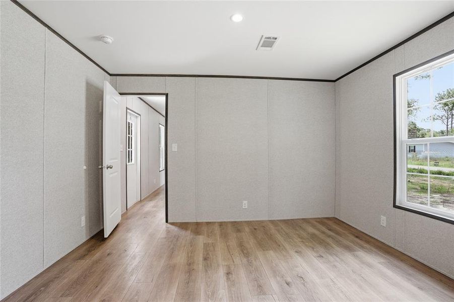 Spacious, unfurnished interior of a new home in , Ocala (Image 20).