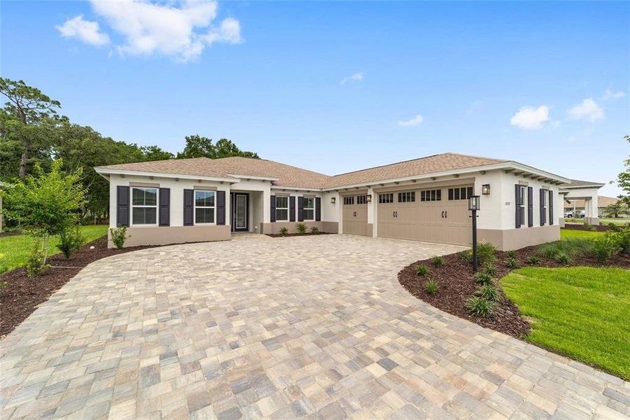Exterior details and patio area of a home in , Ocala (Image 1). Exterior details and patio area of a home in , Ocala (Image 1).