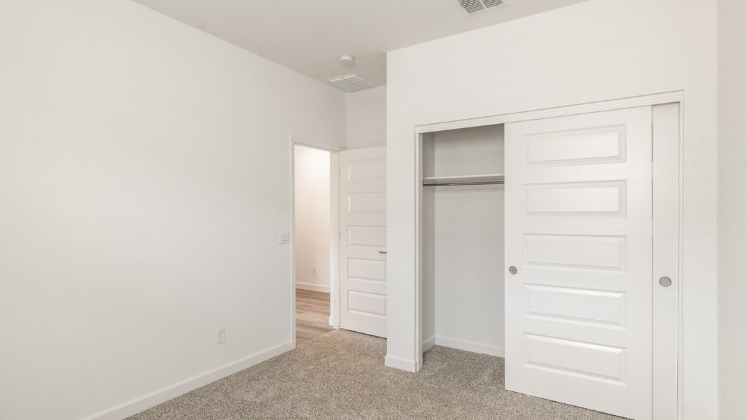 Spacious, unfurnished interior of a new home in Zanjero Pass, Waddell (Image 12).