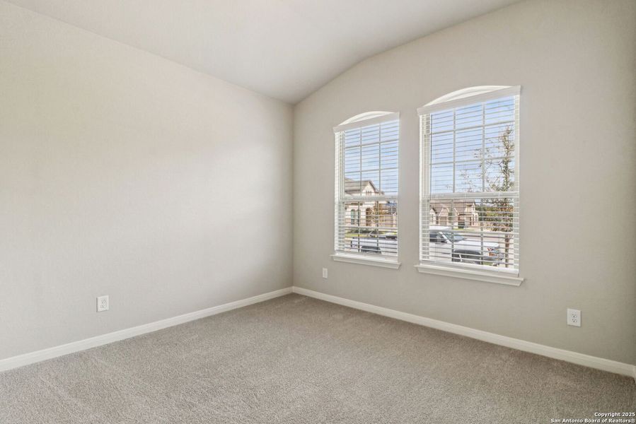 Spacious, unfurnished interior of a new home in Fox Falls, Boerne (Image 27).